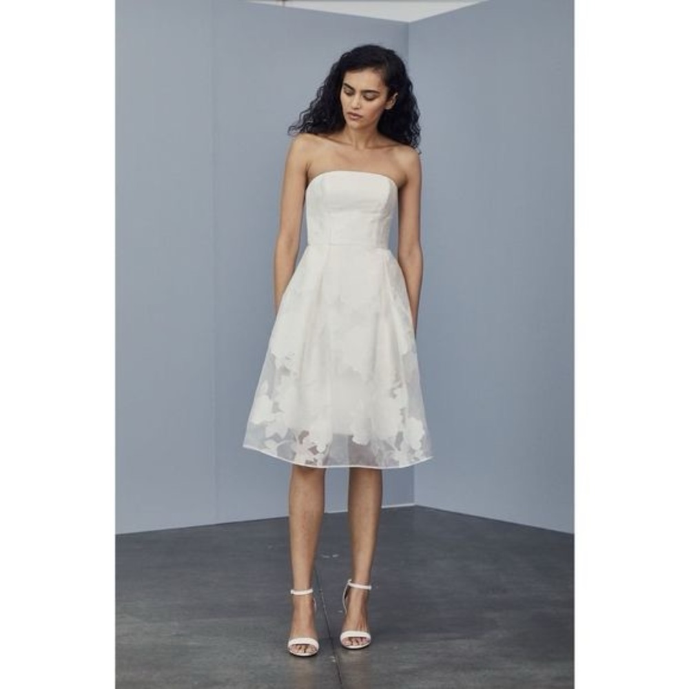 M26 AMSALE Rose Fil Coupe Fit-&-Flare Ivory Strapless Neck Back-zip Dress